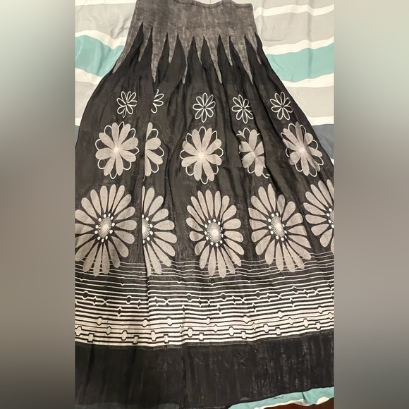 Lapis Dresses & Skirts - (3 for $20)- Lapis Black and Cream Floral A-Line Skirt